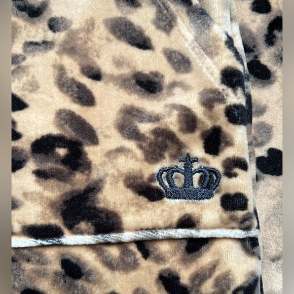 Juicy by Juicy Couture Animal
Leopard Print Velour Lounge Stretch
Sweatpants π - Picture 3 of 11